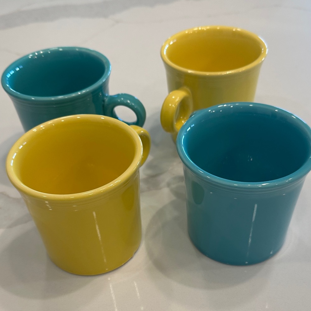 FIESTAWARE MUGS HLC  2 Yellow & 2 Turquoise Ceramic Tom & Jerry Ring Handle EUC - Picture 2 of 12